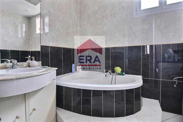 Maison Saint Ouen Sur Seine 6 pièces avec box et place de parking