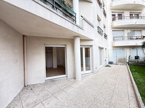 Appartement 2 pièce(s)_grande terrasse_cave _parking _10 min du Métro Gabriel peri