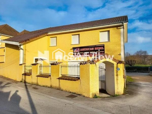 Au coeur de MORESTEL - LOCAL COMMERCIAL de 325 m² - Salle de réception et chambres d'hôtes