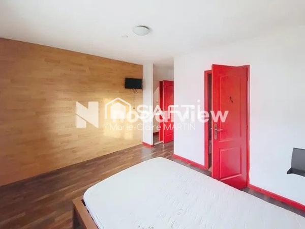 Au coeur de MORESTEL - LOCAL COMMERCIAL de 325 m² - Salle de réception et chambres d'hôtes