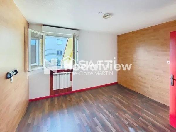 Au coeur de MORESTEL - LOCAL COMMERCIAL de 325 m² - Salle de réception et chambres d'hôtes