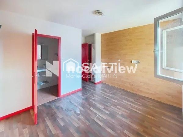 Au coeur de MORESTEL - LOCAL COMMERCIAL de 325 m² - Salle de réception et chambres d'hôtes