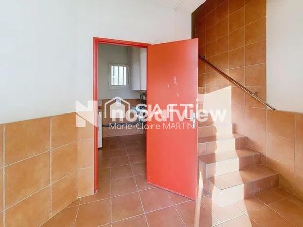 Au coeur de MORESTEL - LOCAL COMMERCIAL de 325 m² - Salle de réception et chambres d'hôtes