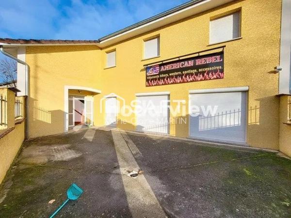 Au coeur de MORESTEL - LOCAL COMMERCIAL de 325 m² - Salle de réception et chambres d'hôtes