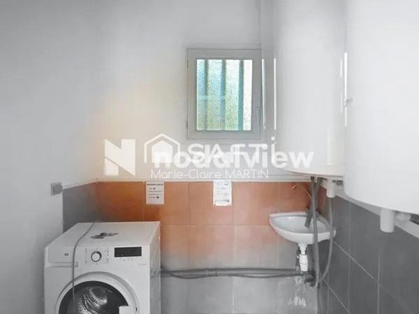 Au coeur de MORESTEL - LOCAL COMMERCIAL de 325 m² - Salle de réception et chambres d'hôtes