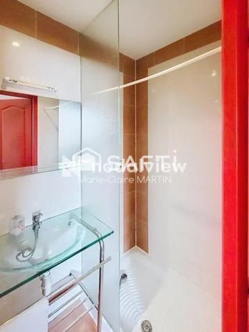 Au coeur de MORESTEL - LOCAL COMMERCIAL de 325 m² - Salle de réception et chambres d'hôtes