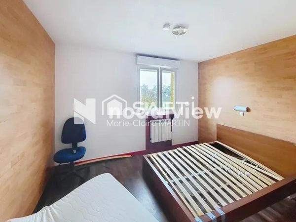 Au coeur de MORESTEL - LOCAL COMMERCIAL de 325 m² - Salle de réception et chambres d'hôtes