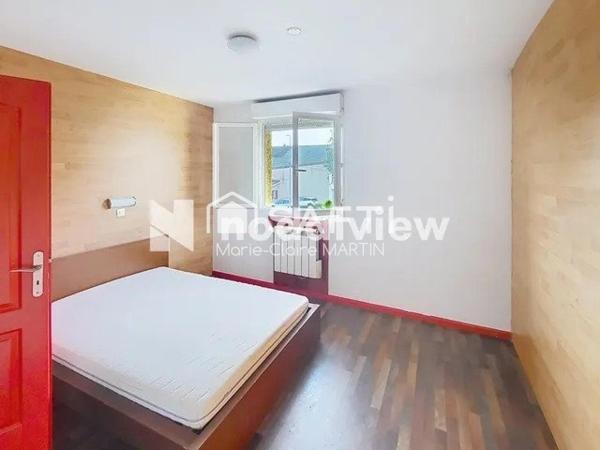 Au coeur de MORESTEL - LOCAL COMMERCIAL de 325 m² - Salle de réception et chambres d'hôtes