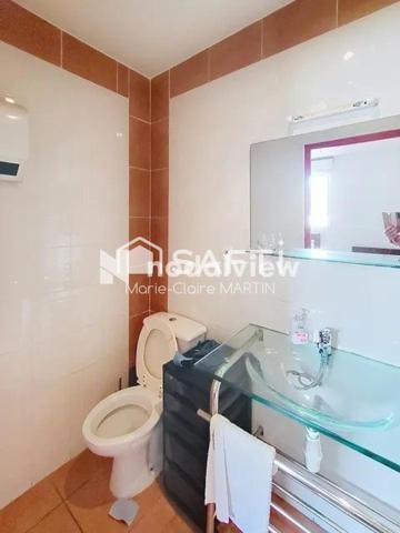 Au coeur de MORESTEL - LOCAL COMMERCIAL de 325 m² - Salle de réception et chambres d'hôtes