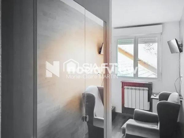 Au coeur de MORESTEL - LOCAL COMMERCIAL de 325 m² - Salle de réception et chambres d'hôtes