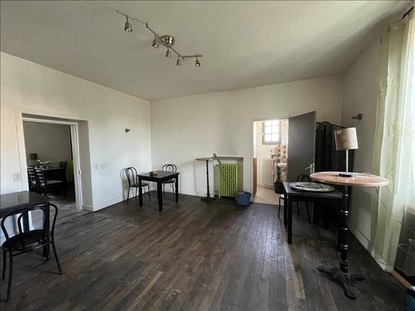 Immeuble à vendre |  Rochechouart |  264 m²