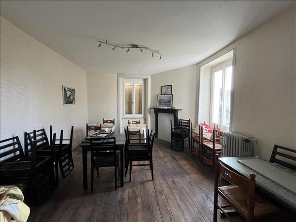 Immeuble à vendre |  Rochechouart |  264 m²