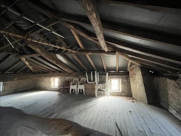 Immeuble à vendre |  Rochechouart |  264 m²