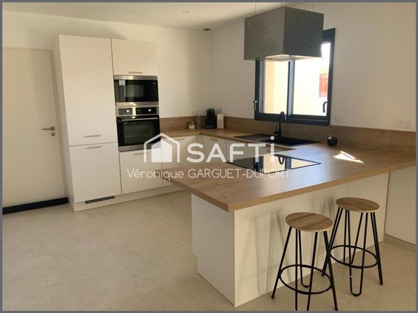 Villa plain-pied, contemporaine, garage, piscine