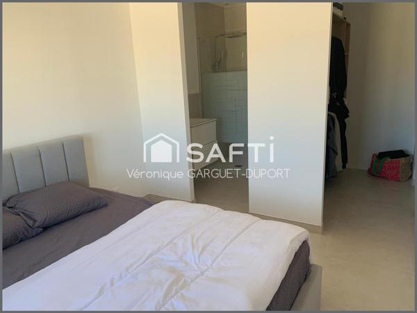 Villa plain-pied, contemporaine, garage, piscine