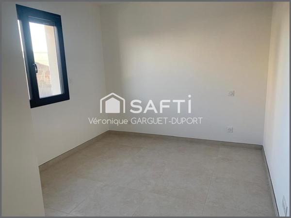 Villa plain-pied, contemporaine, garage, piscine