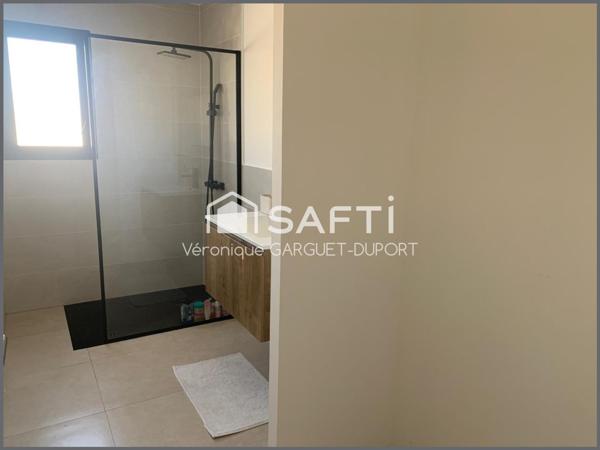 Villa plain-pied, contemporaine, garage, piscine