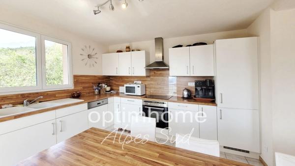 Très belle maison avec une vue magnifique sur lac et montagnes