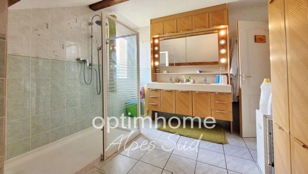 Très belle maison avec une vue magnifique sur lac et montagnes