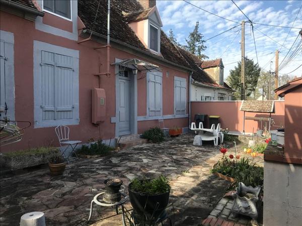 Maison à vendre |  Saint-Pierre-les-Étieux |  8 pièces | 140 m²