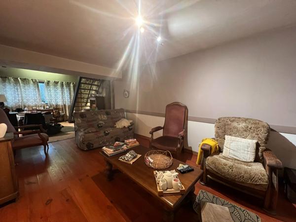 Propriété composé de 3 bâtisses en pierre à rénover