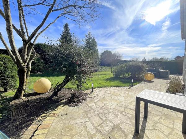 Vente                                                      Maison
                        
                     8 pièces                      183 m2                     à Ozoir-la-Ferrière