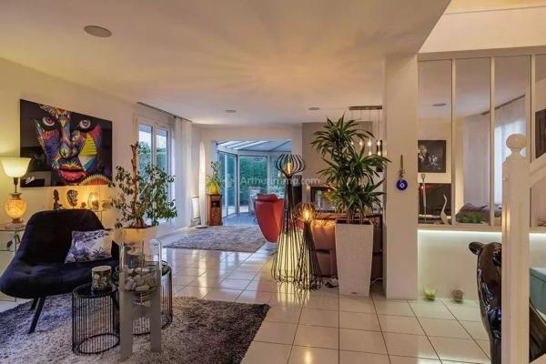 Vente                                                      Maison
                        
                     8 pièces                      183 m2                     à Ozoir-la-Ferrière