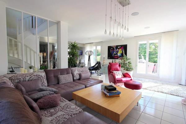 Vente                                                      Maison
                        
                     8 pièces                      183 m2                     à Ozoir-la-Ferrière