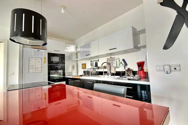 Vente                                                      Appartement
                        
                     4 pièces                      86 m2                     à Asnières-sur-Seine