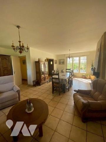 Maison à vendre - TINTENIAC (35 190)- Située au calme, belle maison bien entretenue,  sur sous-...