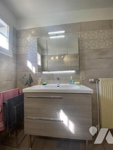 Maison à vendre - TINTENIAC (35 190)- Située au calme, belle maison bien entretenue,  sur sous-...