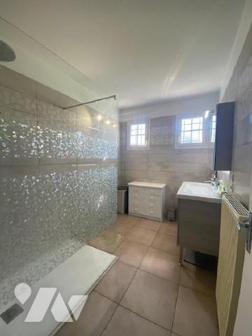 Maison à vendre - TINTENIAC (35 190)- Située au calme, belle maison bien entretenue,  sur sous-...