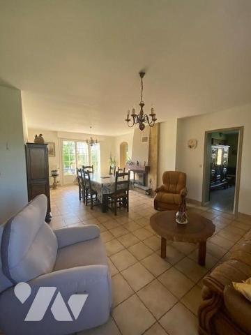 Maison à vendre - TINTENIAC (35 190)- Située au calme, belle maison bien entretenue,  sur sous-...