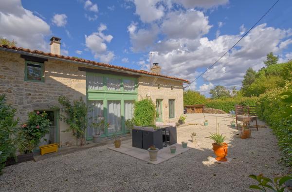 Charmante maison en pierre de 3 chambres dans un petit village