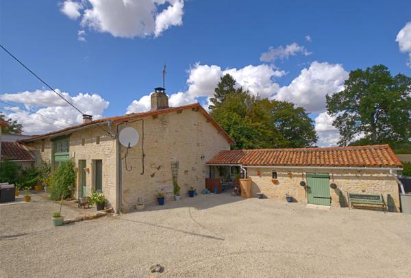 Charmante maison en pierre de 3 chambres dans un petit village