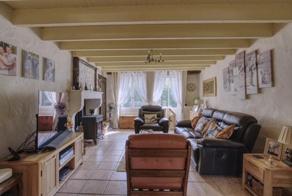 Charmante maison en pierre de 3 chambres dans un petit village