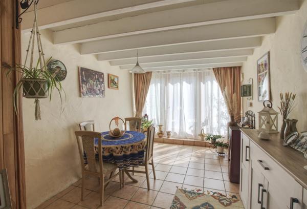 Charmante maison en pierre de 3 chambres dans un petit village
