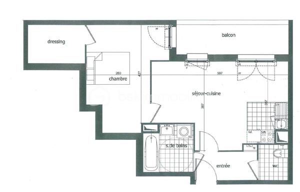 🏠 NOUVEAU PRIX - OPPORTUNITÉ INVESTISSEUR - RENTABILITÉ BRUTE 6.90 % 🏠

Dans le quartier RÉSIDENTIEL Haut Goulet-Jules Auffret, situé au cœur d’une résidence CALME et ARBORÉE🌳, DÉCOUVREZ cet appartement de 53.64 m2 utiles bénéficiant d'un balcon de 6.90 m2 et d'une place de parking en sous-sol.

👉 IDÉAL pour un investissement locatif, ce bien est actuellement LOUÉ MEUBLÉ 1 000 € charges comprises par mois offrant UN REVENU LOCATIF IMMÉDIAT. 

Vous apprécierez : 

☀️ Un séjour LUMINEUX orienté plein OUEST avec cuisine ouverte et fonctionnelle.
🛏️ Une chambre avec PLACARDS.
👗 Un pièce DRESSING/BUREAU attenant à la chambre.
🛁 Une salle de bain avec BAIGNOIRE d'angle et placards de rangement.
🚗 Une place de PARKING en sous sol complète le bien.
🚇 La PROXIMITÉ des transports = METRO LIGNE 11 station ROMAINVILLE-CARNOT - RER E gare de Noisy le sec.





***