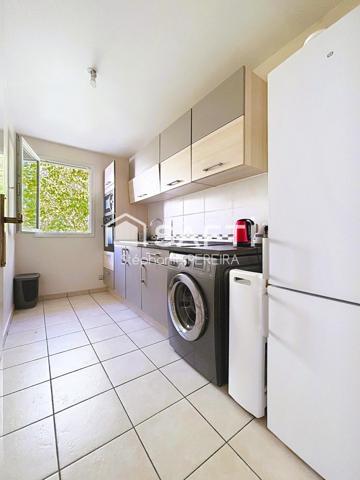 Appartement 3 pièces : dernier étage avec balcon