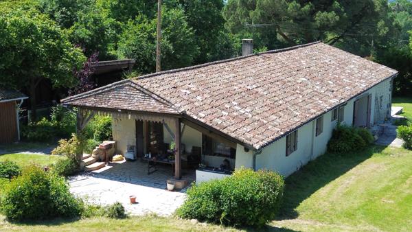Maison en pierre avec piscine
