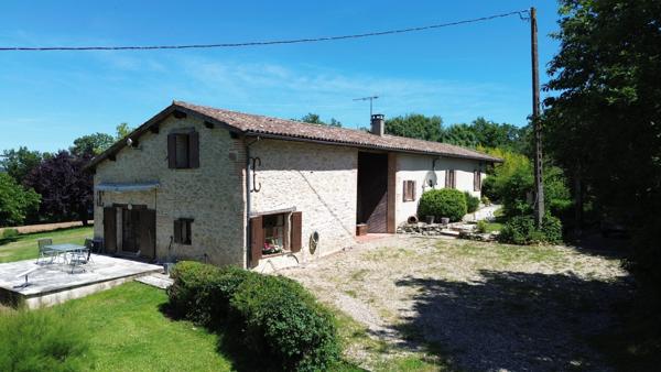 Maison en pierre avec piscine
