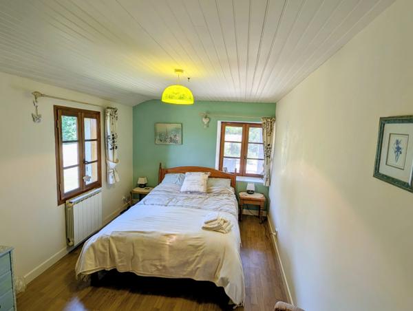 Maison en pierre avec piscine