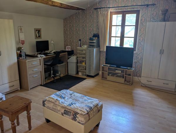 Maison en pierre avec piscine