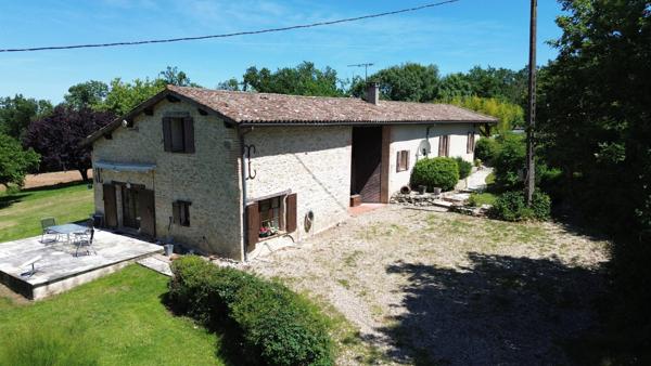 Maison en pierre avec piscine