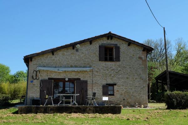 Maison en pierre avec piscine