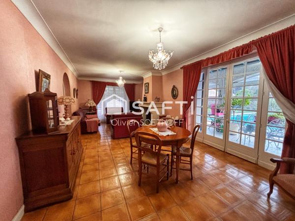 Au cœur de Tonneins, découvrez une demeure de 1850 pleine de charme, où le cachet de l’ancien rencontre le confort moderne, avec piscine et jardin au calme absolu.