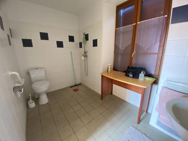 Ensemble immobilier situé dans un secteur tranquille et central