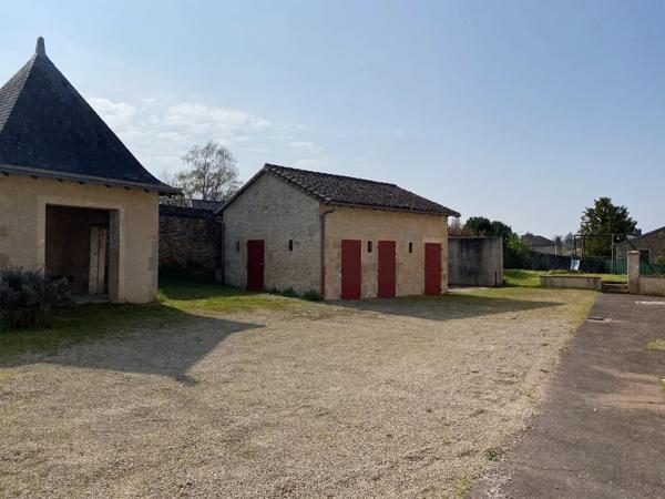 Ensemble immobilier situé dans un secteur tranquille et central