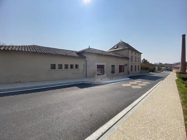Ensemble immobilier situé dans un secteur tranquille et central