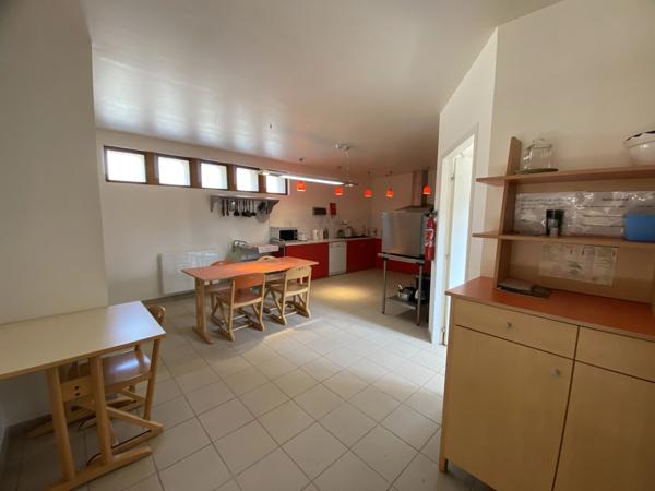 Ensemble immobilier situé dans un secteur tranquille et central